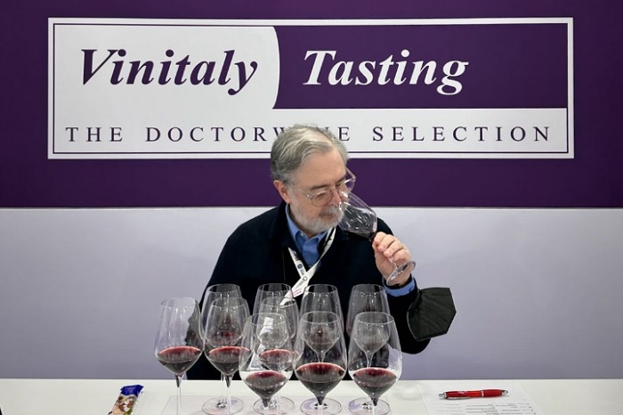 Daniele Cernilli conduce seminario al Vinitaly Tasting - The DoctorWine Selection