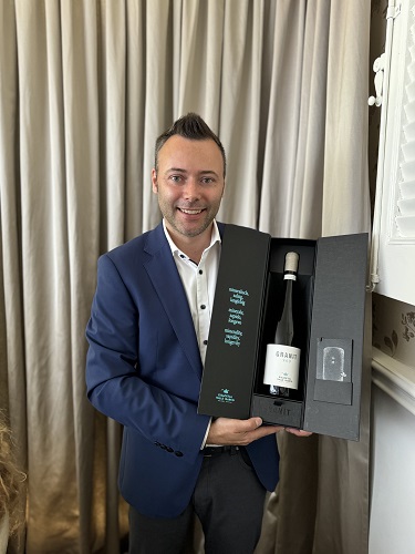 Armin Gratl, the general manager of Cantina Valle Isarco with Granit 960