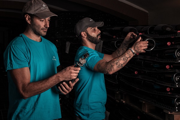 Cuvage addetti di cantina al lavoro 