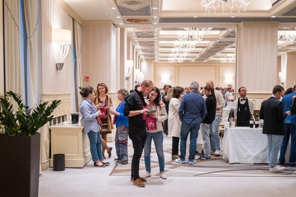 Presentazione Guida Essenziale ai Vini d'Italia2025, momenti della degustazione