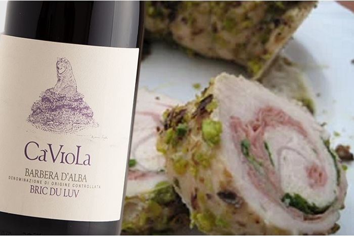 Rollè di tacchino e pistacchi con Barbera d’Alba Bric du Luv 2022 Ca’ Viola